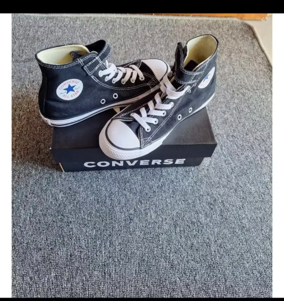 Sepatu anak converse