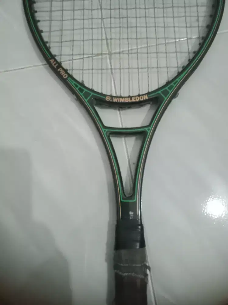 Raket tenis bekas