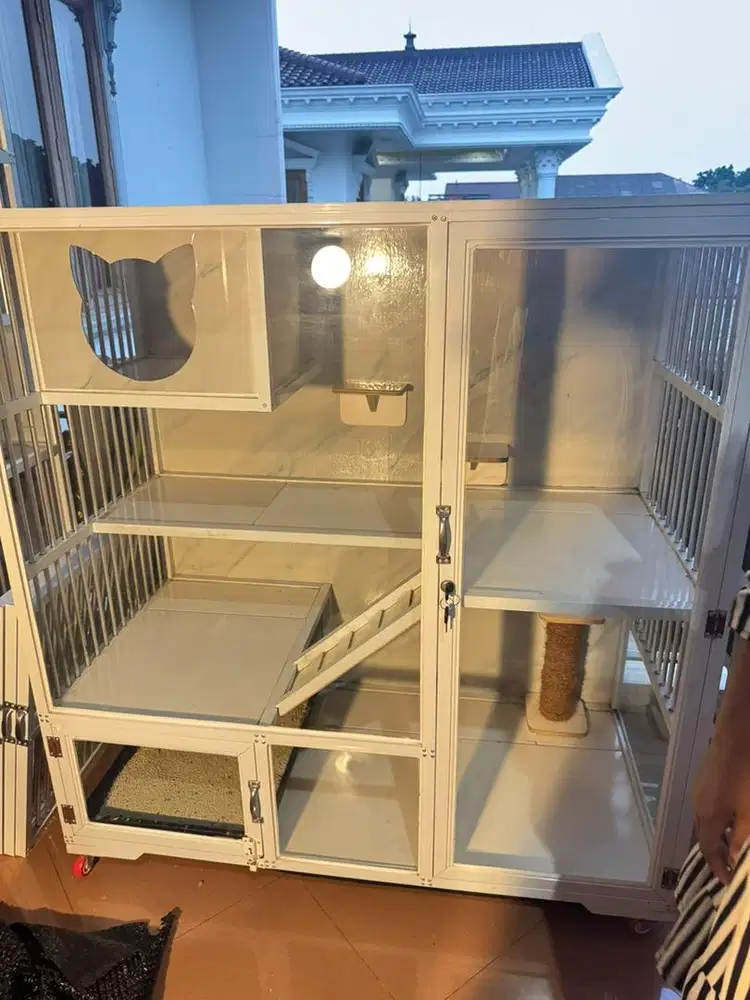 Kandang kucing putih bekas