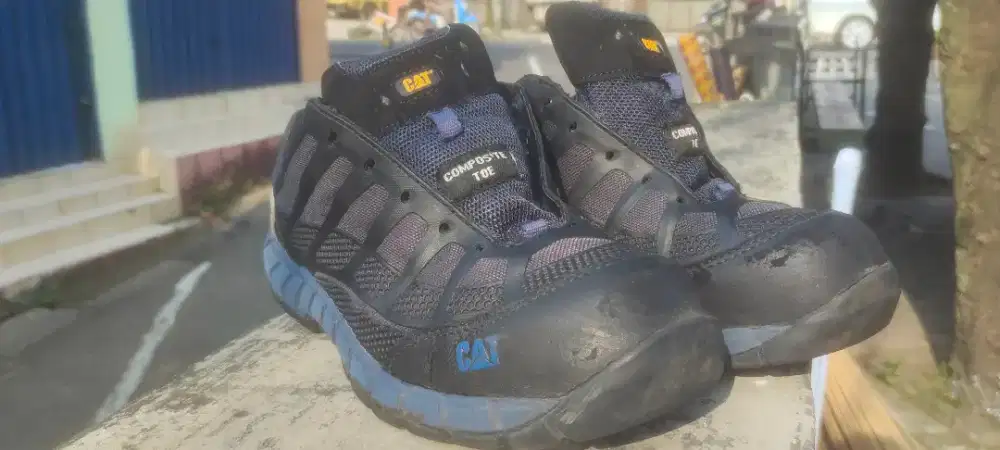 Sepatu safety Caterpillar composite toe ukuran 44