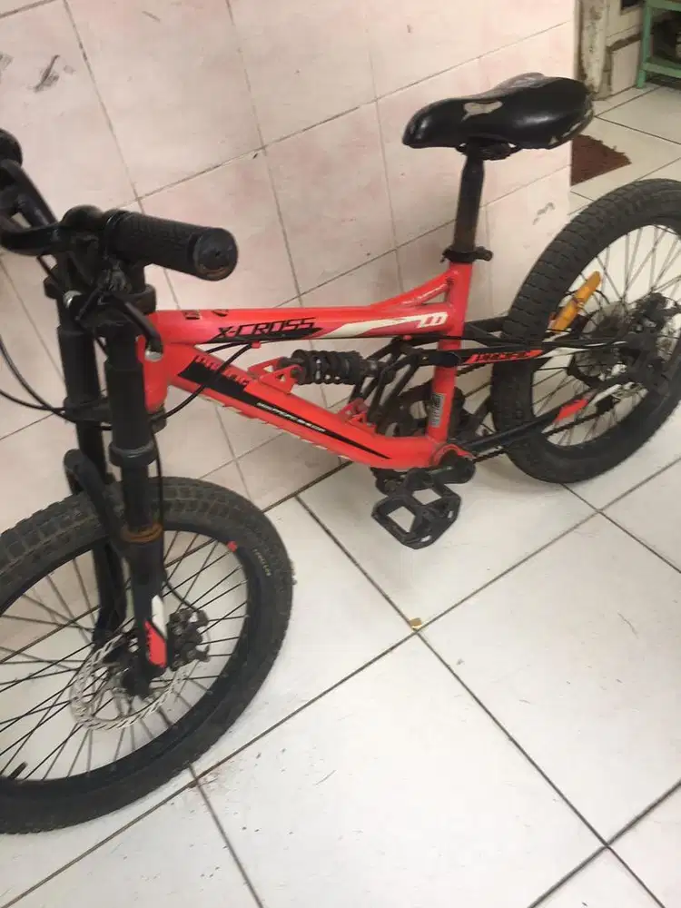 Sepeda BMX x cross