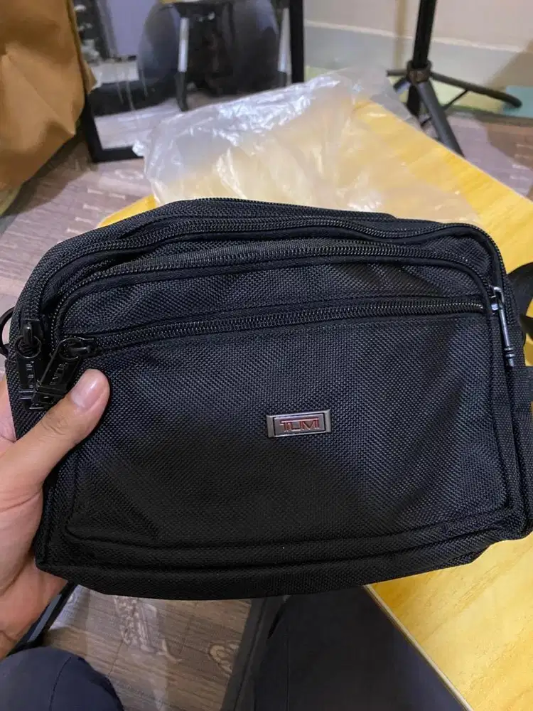 Tas sling bag merk tumi