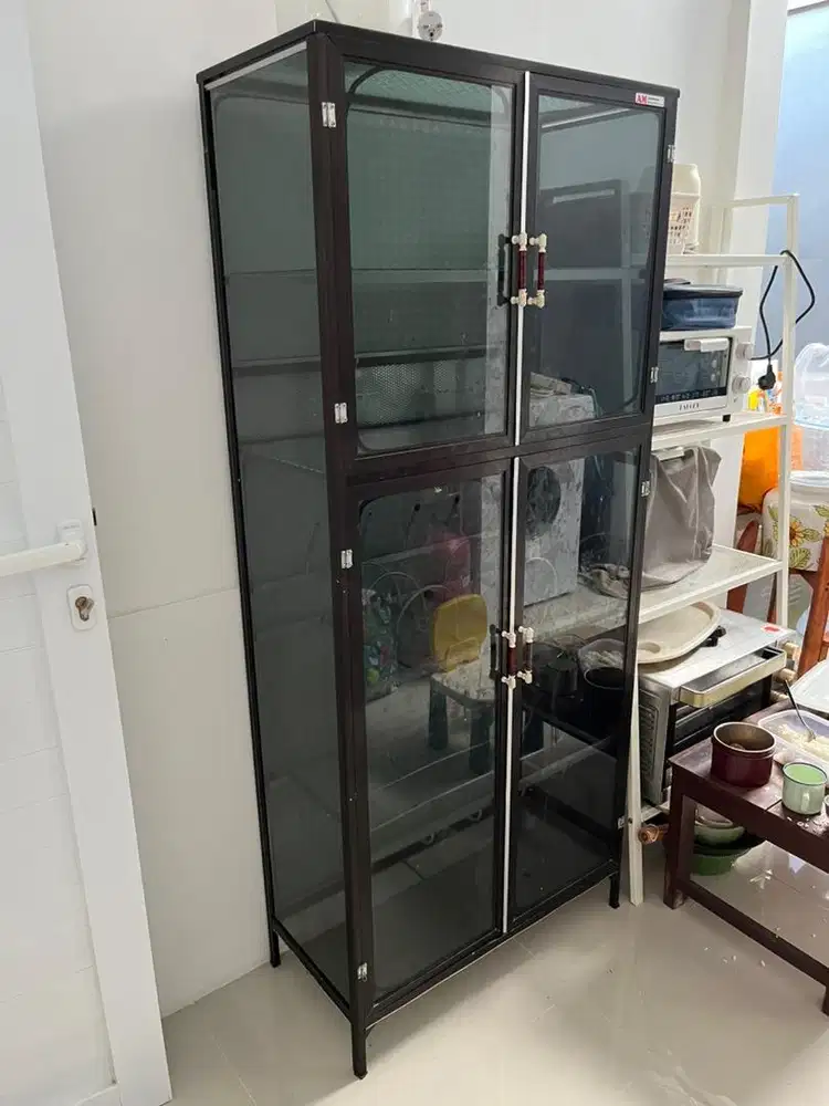Lemari Dapur Piring Gelas