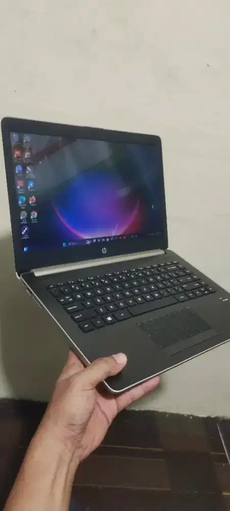 laptop HP AMD Ryzen 3 ram 4GB DDR4 SSD 128GB VGA VEGA 3 HANYA 2.5jt
