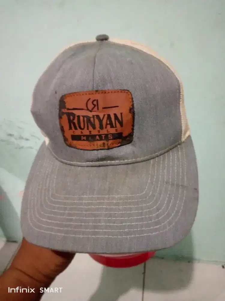 Topi branded original