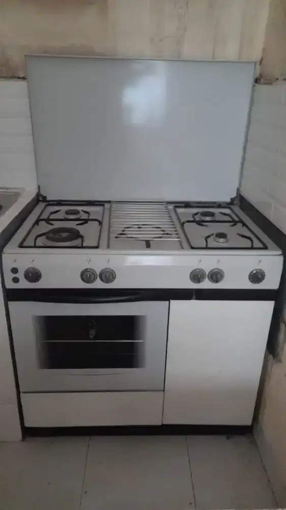 Kompor oven freestanding ariston 4 tungku