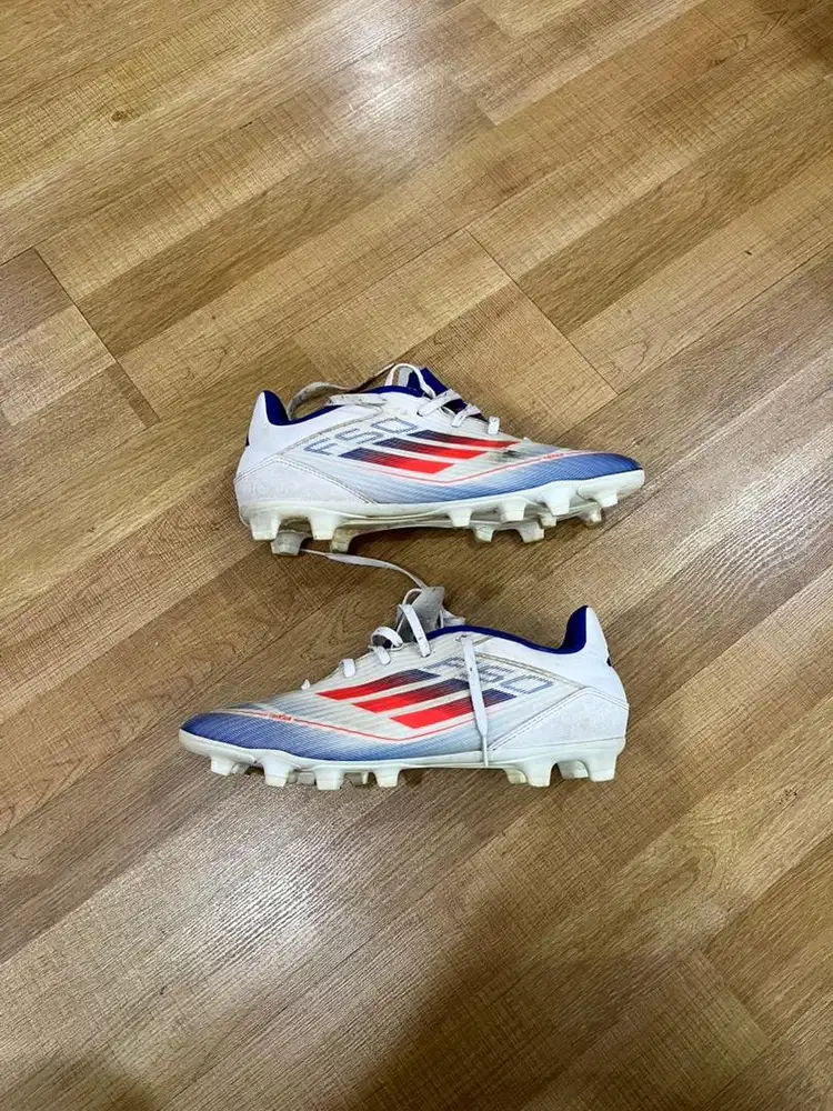 Sepatu Bola Adidas F50 Club