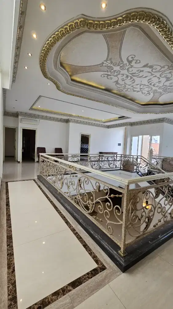 Rumah Komersial Classic Morocco Dekat Raya Darmo LT 580 m² Best Deal