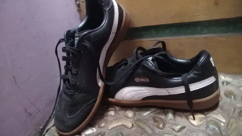 SEPATU PUMA KING