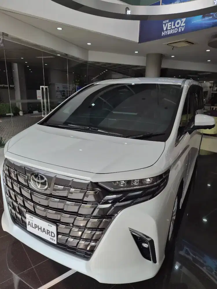 Toyota Alphard Hybrid 2026