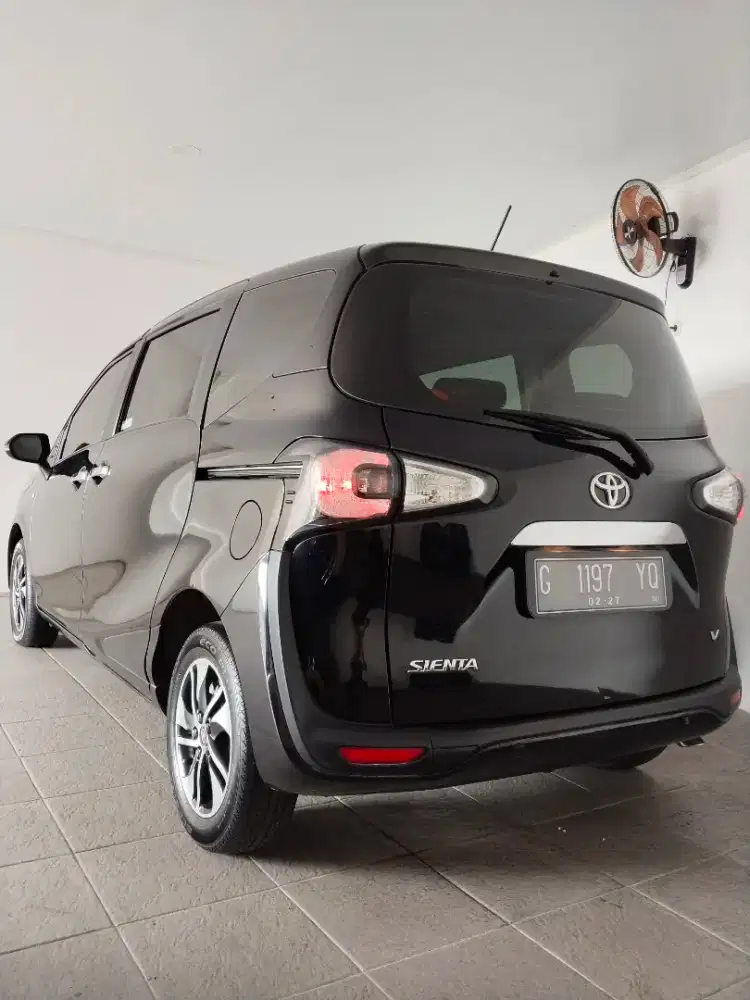 Sienta v 2016 automatic istimewa