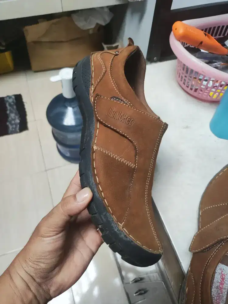 Sepatu merk jim joker