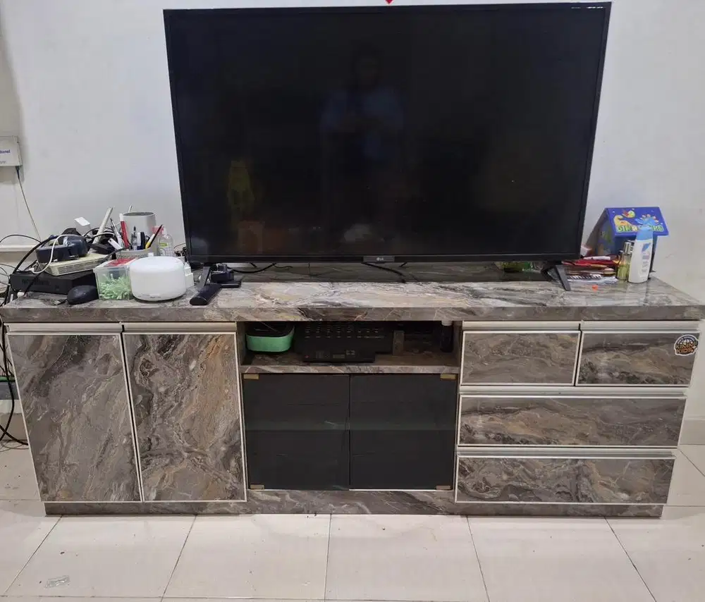 Lemari tv sangat2 mulus bahan premium anti rayapp