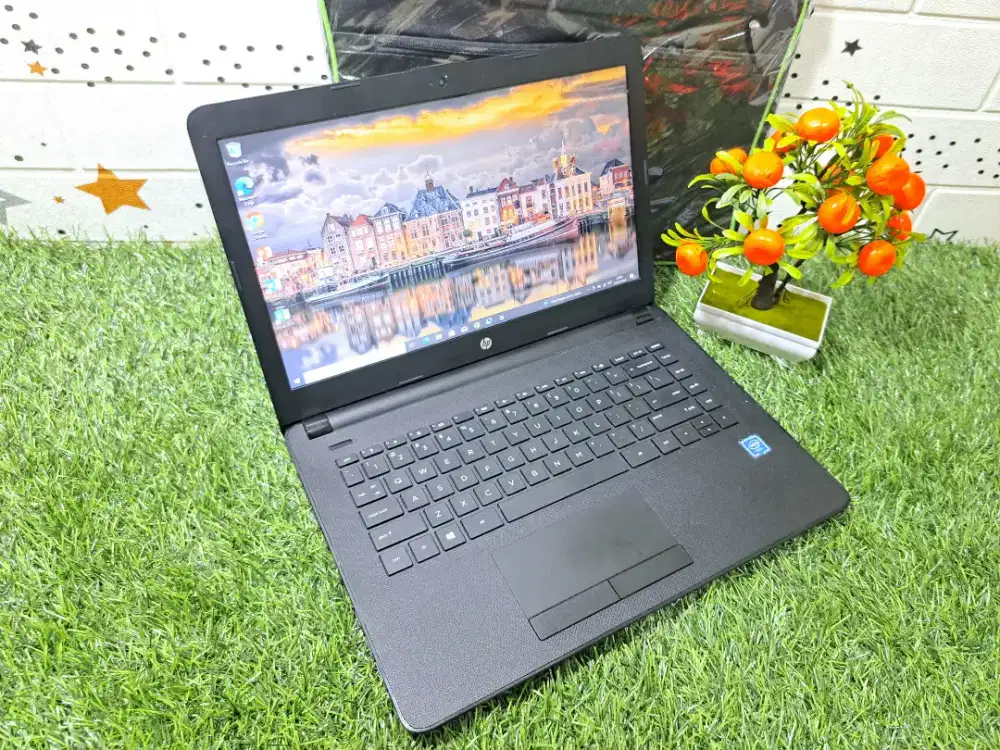 Laptop hp 14 ssd 128 gb ngebutt anti lemot siap pakai