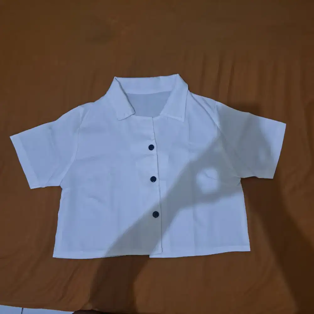 Kemeja crop top wanita