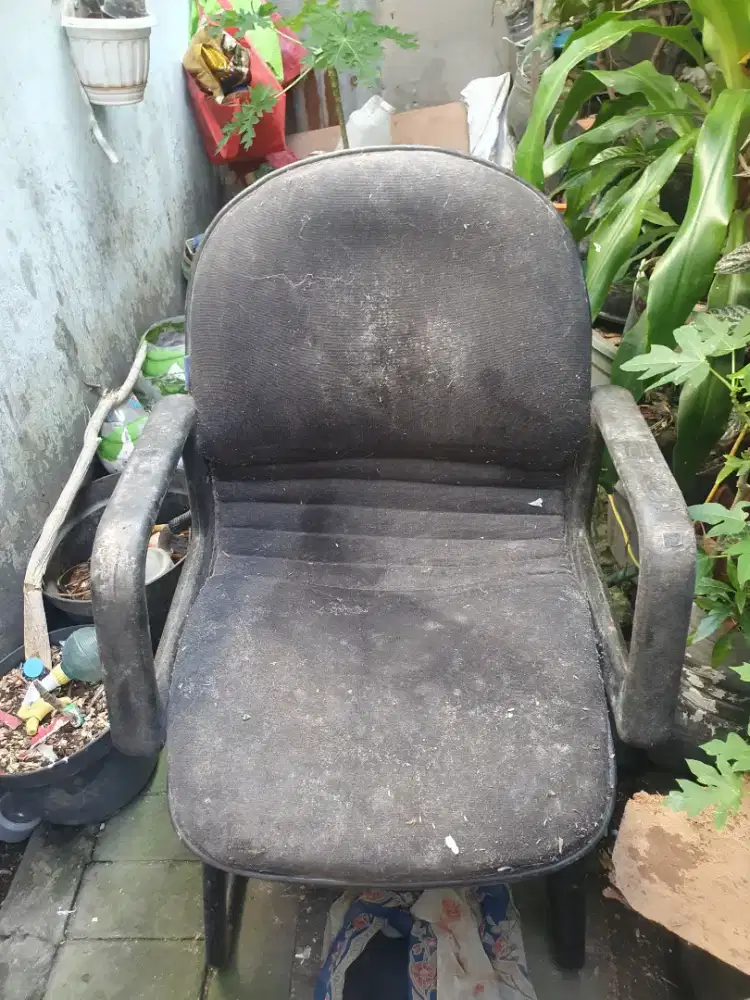 Kursi ex kantor