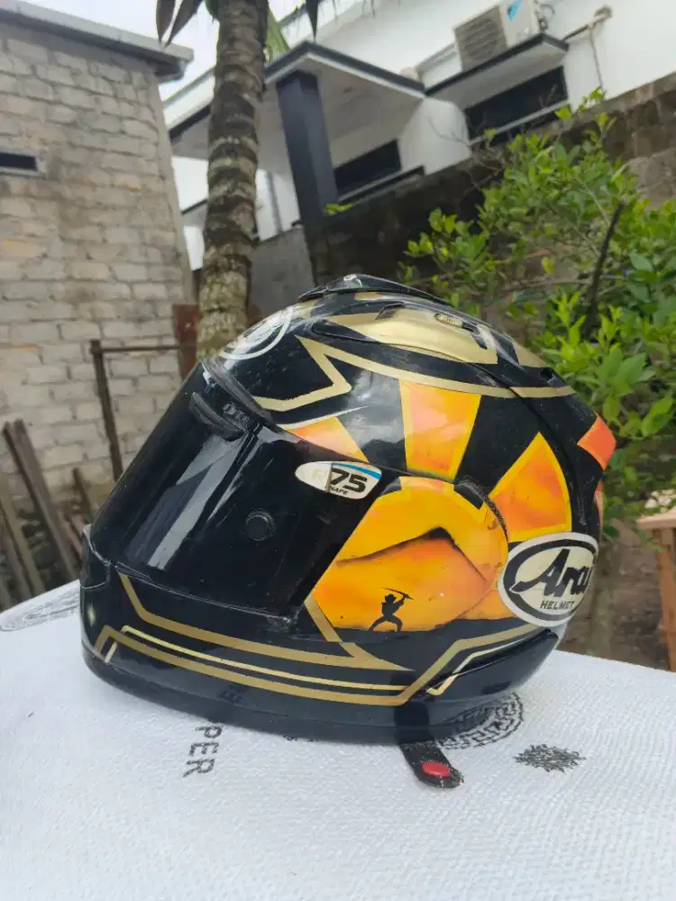 Helm fullface ala arai ada minus
