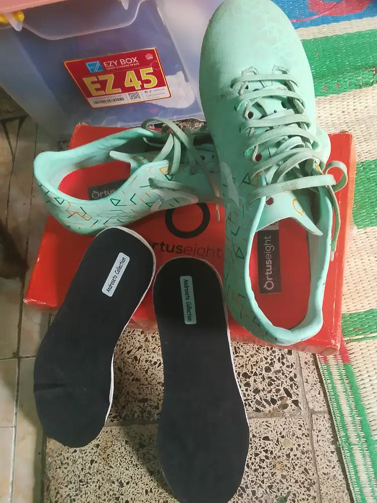 Sepatu pull bola kaki