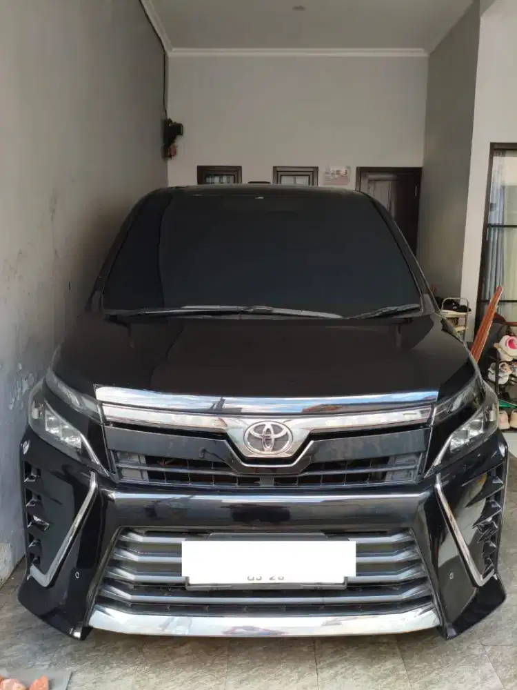 Voxy 2018 2.0 L AT
