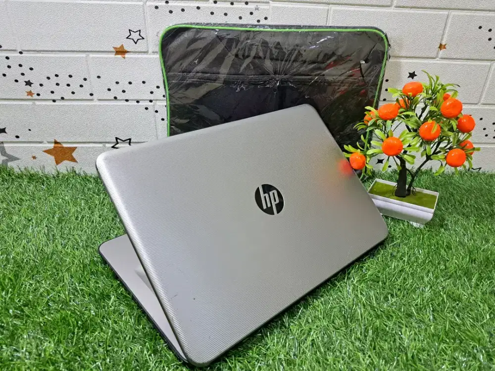 Laptop hp 14 silver BU AMD A8 normal semua siap pakai lancar