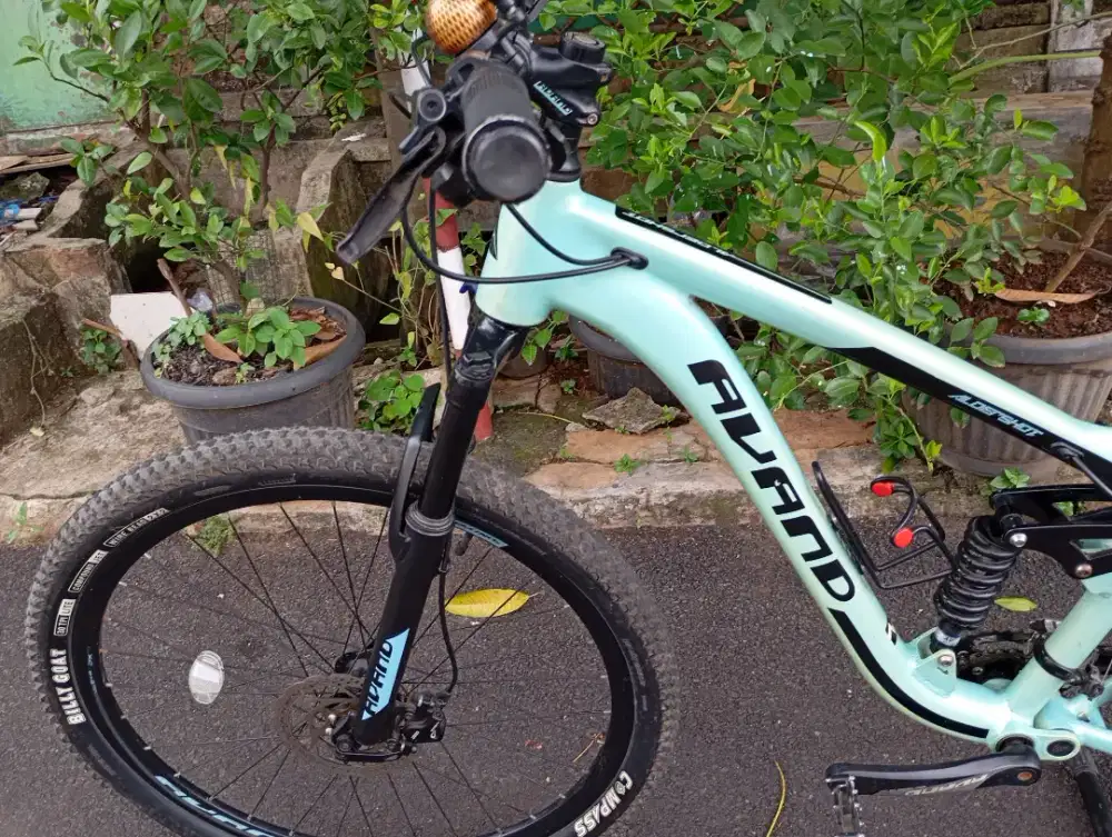 Sepeda fullsus mesik kayak baru