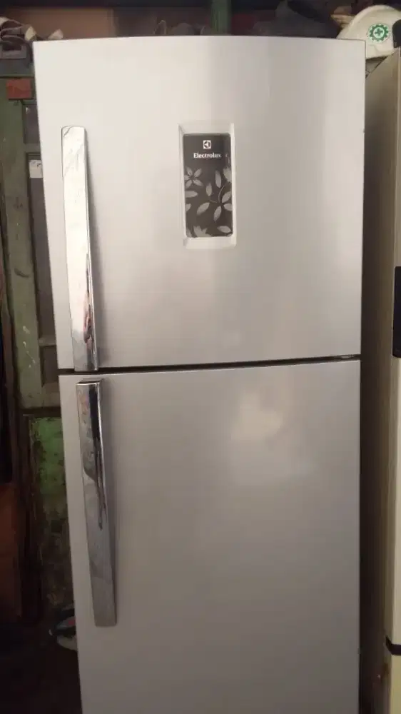 Kulkas 2 pintu Electrolux GRATIS ANTAR Nego