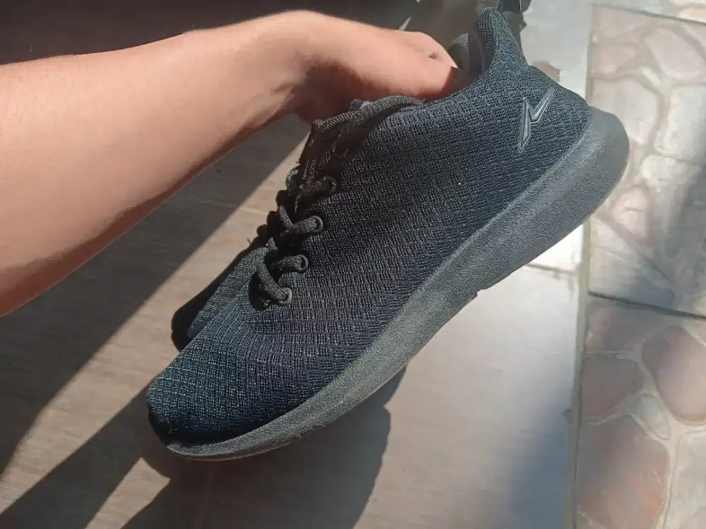 Sepatu Hitam Ando size 42