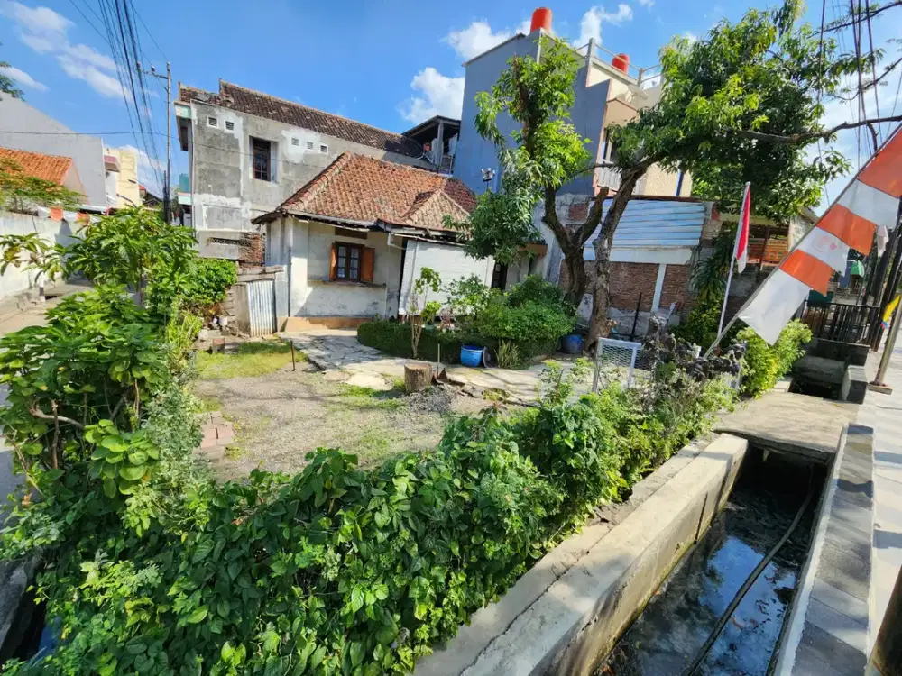 Murah, Pinggir Jalan Raya Indraprasta Rumah Lama Hitung Tanah