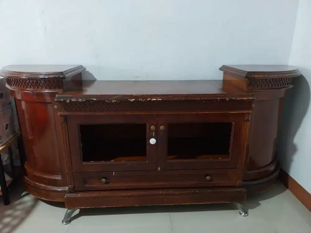 Buffet TV Bekas