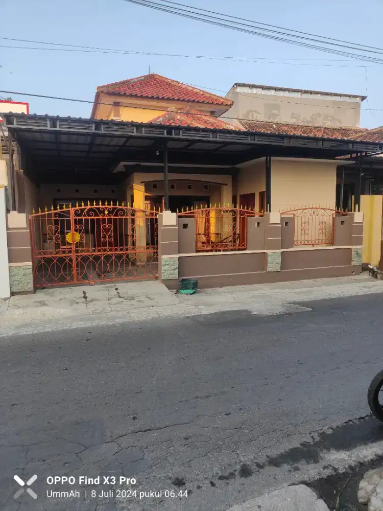 Dijual rumah dekat Solo