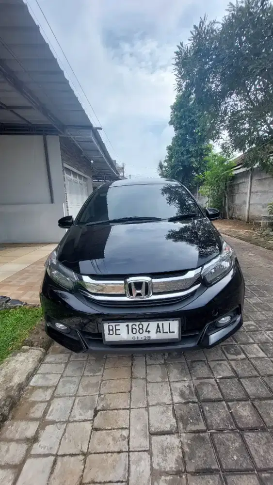Mobilio E Matic Hitam