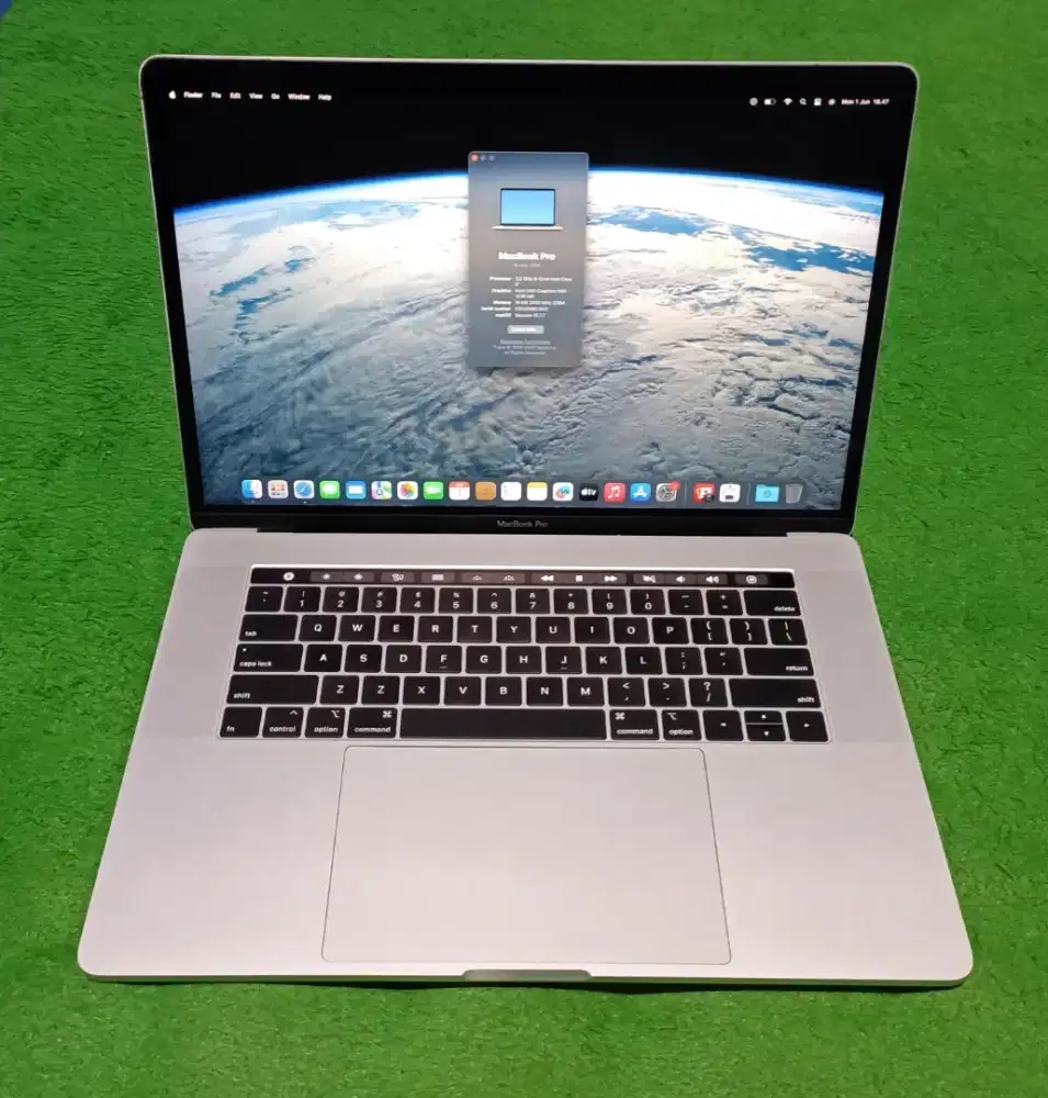 Macbook Pro 2018 15inch i7 16/512 Silver Touchbar Dual VGA Mulus Murah