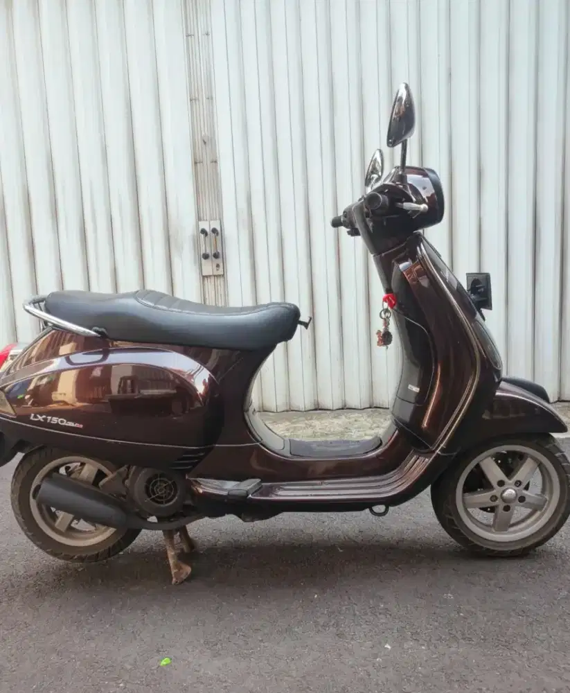 Jual vespa lx 150 3vie surat lengkap BPKB STNK Mesin standar