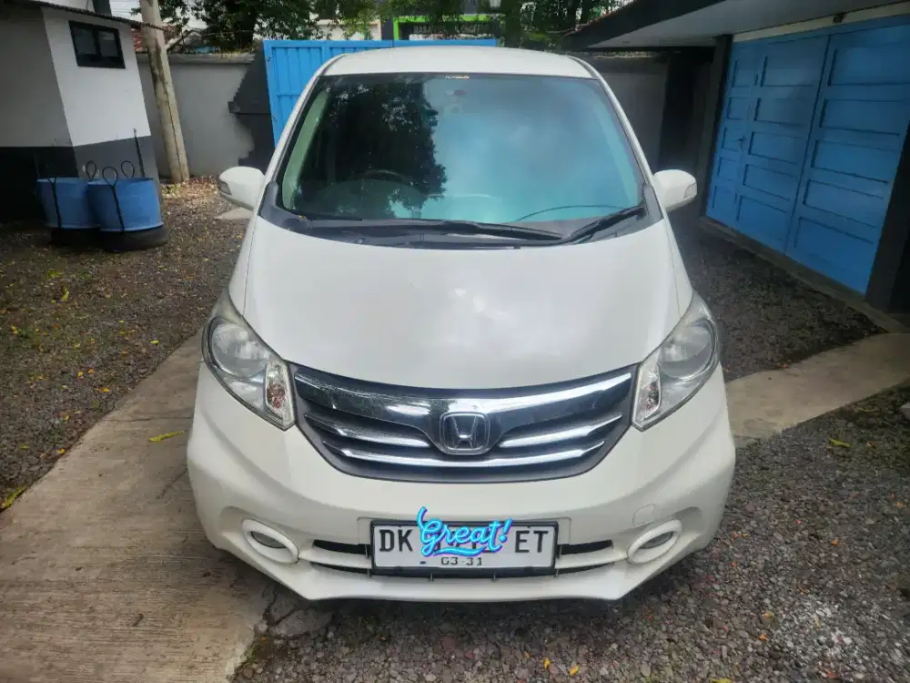 Honda FREED 1.5 E AT PSD AC Double Blower 2013 Putih