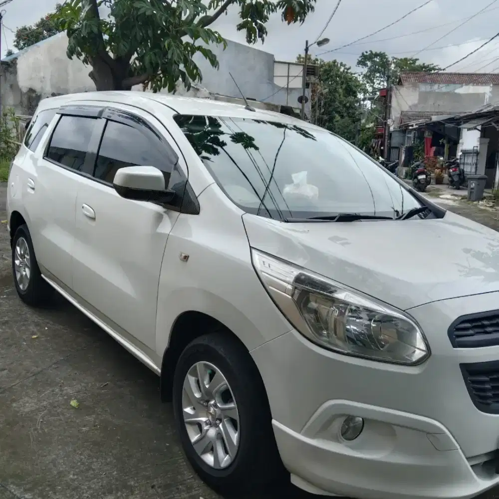Dijual mobil Chevrolet spin th 2014.istimewa