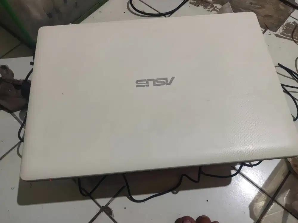 Asus X452C dus,charger ori minus baterai yg lain bagus