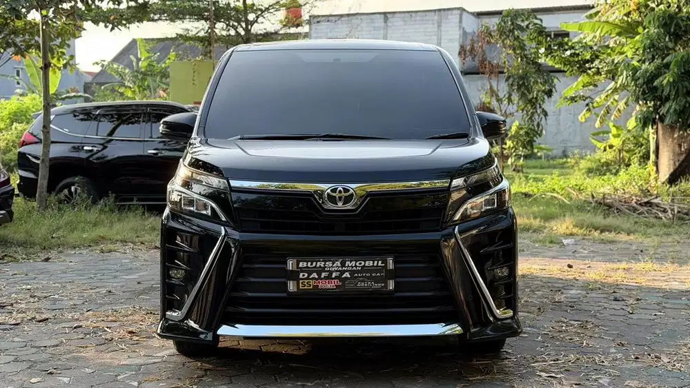 TOYOTA VOXY 2017 Matic Hitam