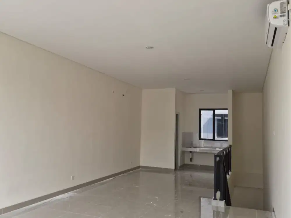 Disewakan Ruko Gandeng 2 Unit di Hampton Avenue 3 Lantai