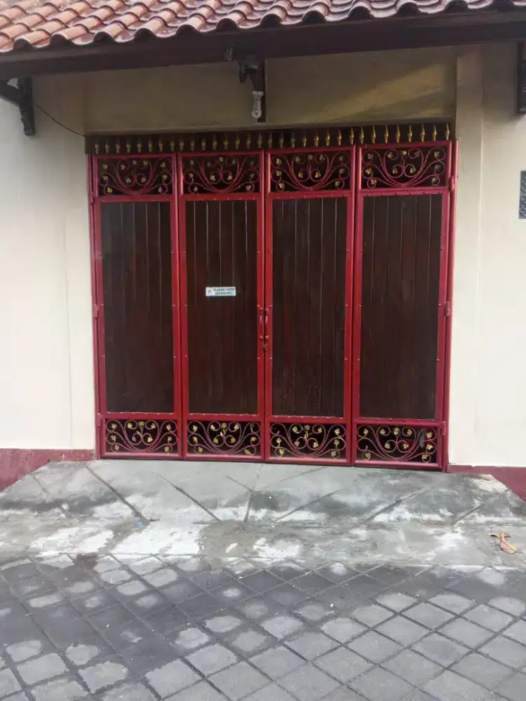 Disewakan Rumah 2 Lantai + Kantor