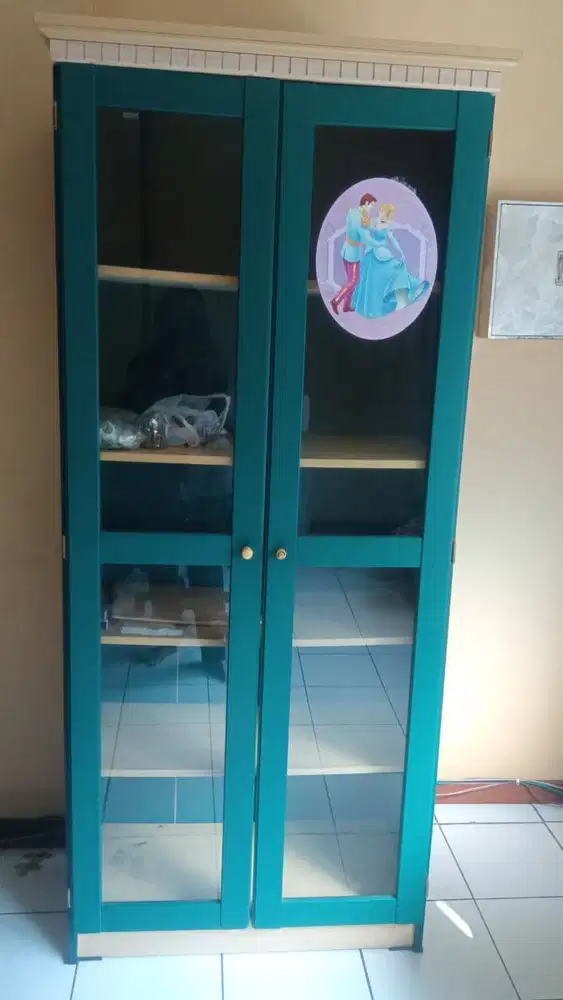 Lemari Hias dan Arsip Multi Fingsi