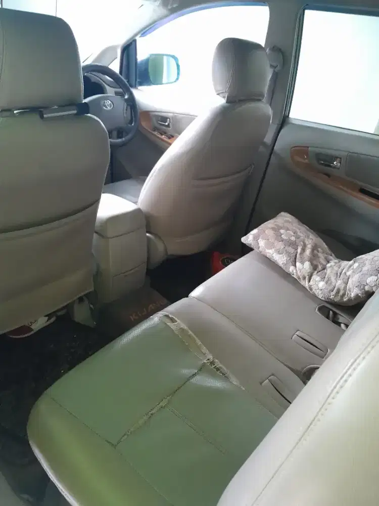 Di jual mobil innova 2010