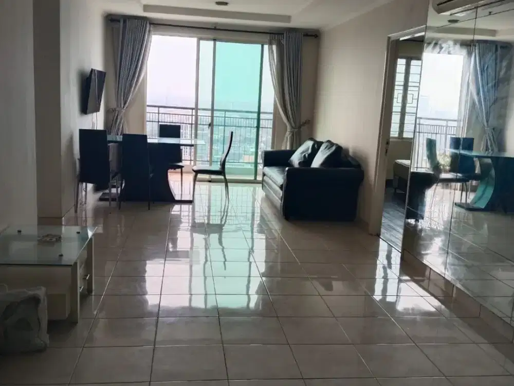 Sewa Apartemen French Walk Tower Lourdes, 3BR, 110m2, Balkon Luas