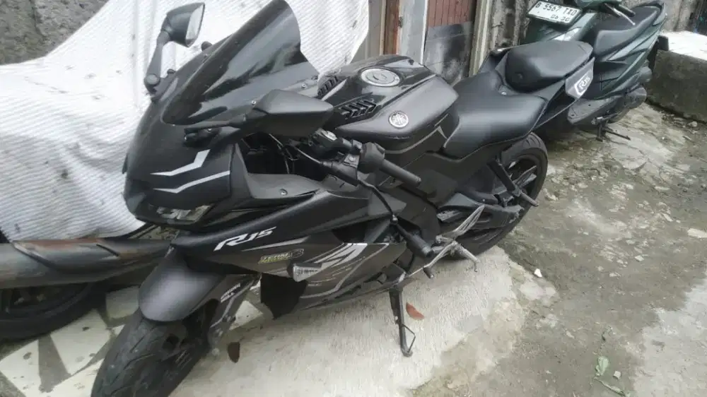R15. Jual santai motor kesayangan