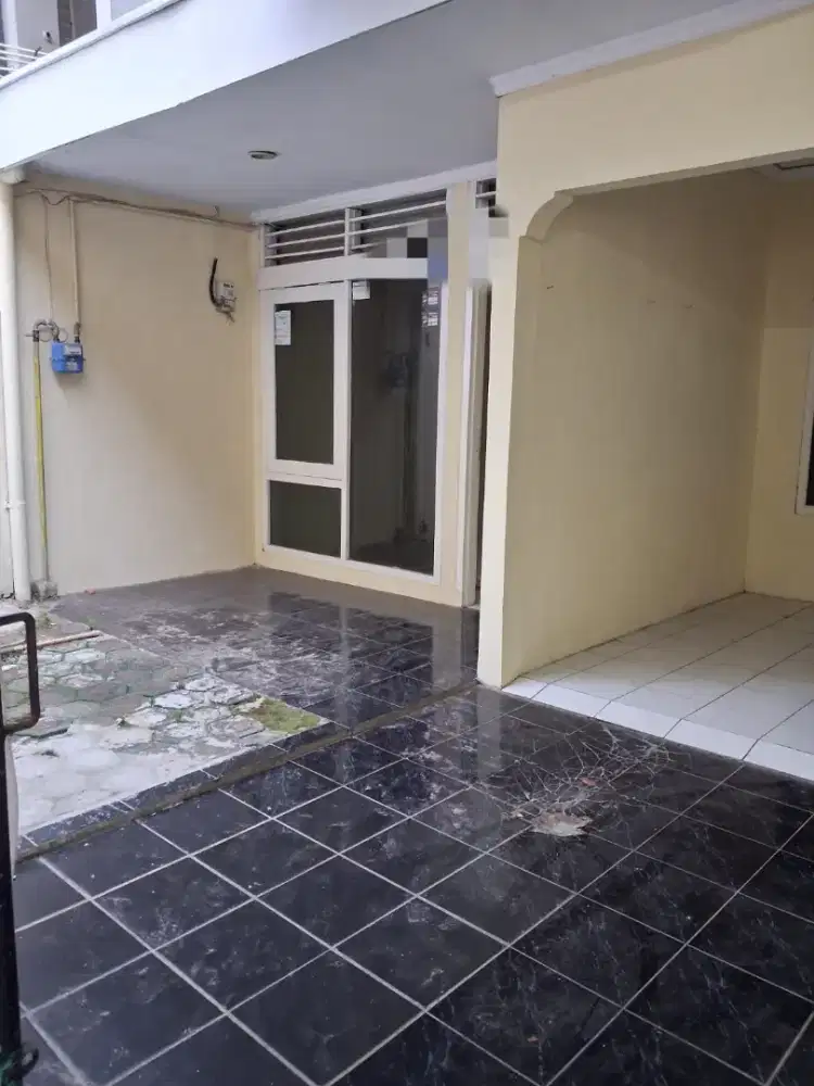 Di jual rumah dalam komplek