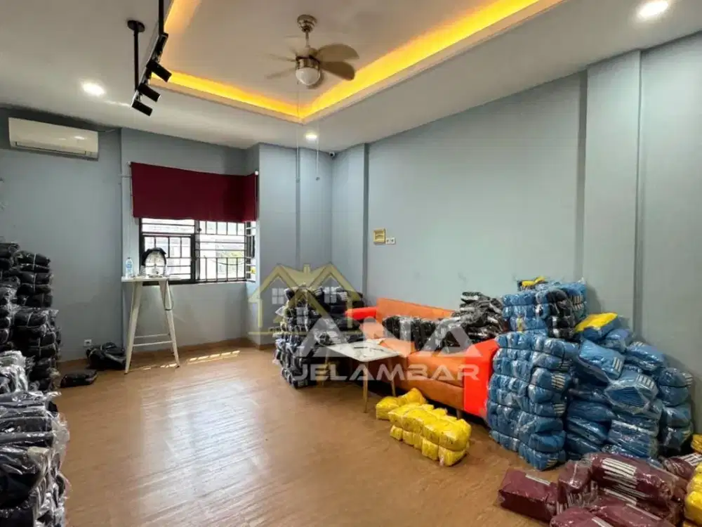 ANA RUMAH UK 4X21M PINGGIR JALAN DI JELAMBAR