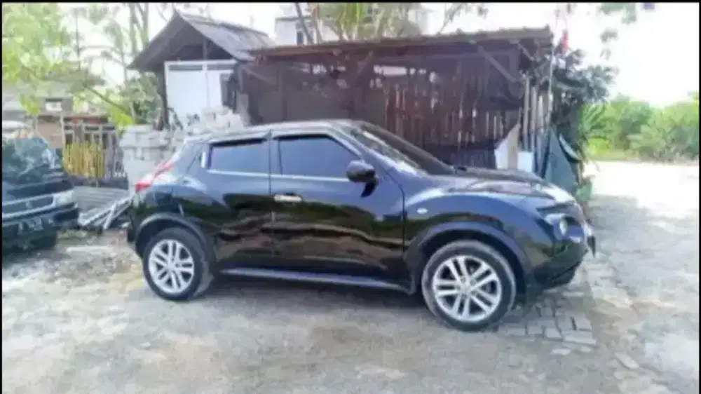 Nissan juke rx hitam 2013