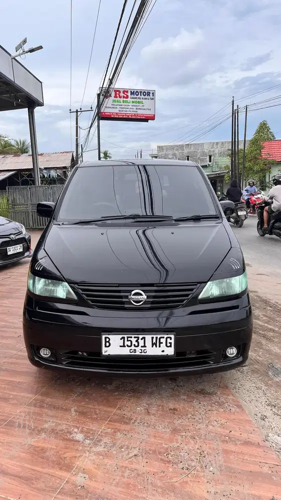 NISSAN SERENA 2.0 2010 A/T