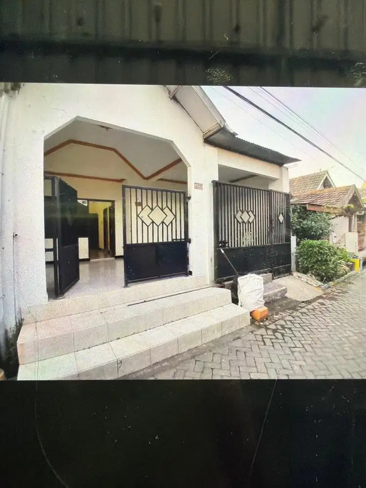 Rumah perum Tambak Redjo sangat strategis dijual cepat butuh Uang