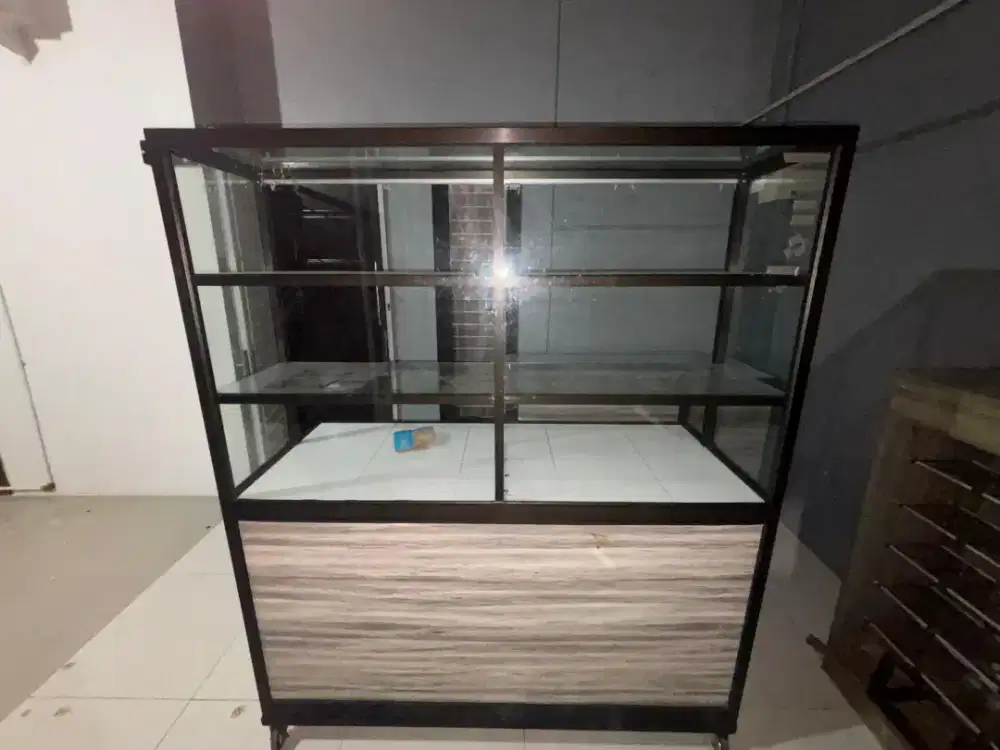 Etalase Alumunium