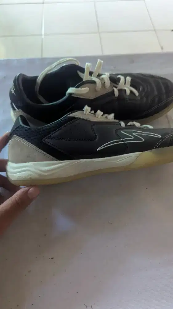 DIJUAL CEPAT , SEPATU FUTSAL SPACE UK 43